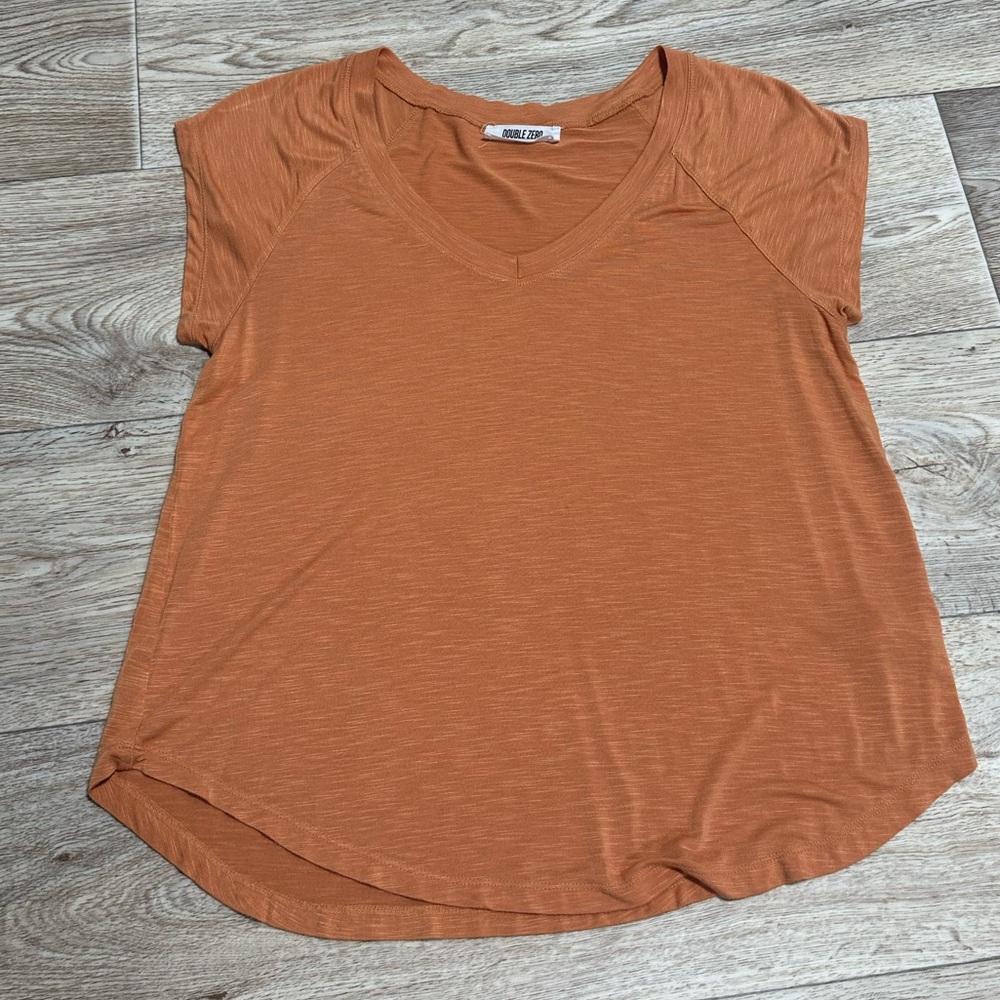 DOUBLE ZERO Orange V Neck Size Small Top A300